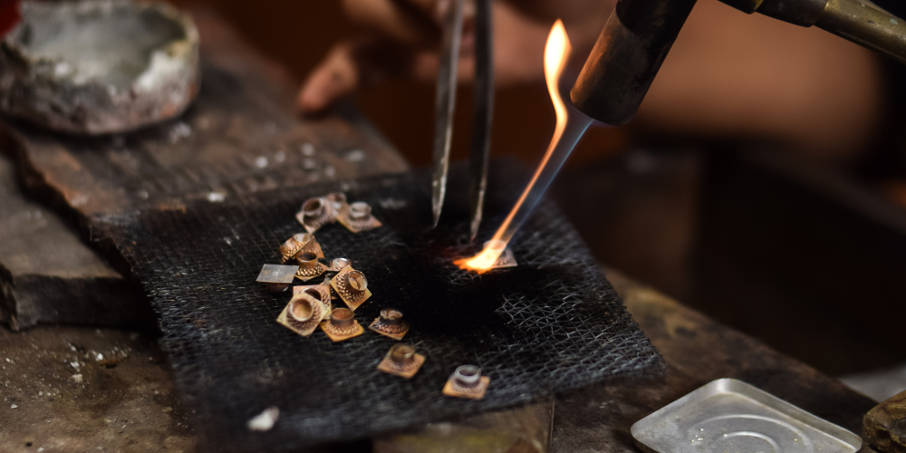 Odkryj Niepowtarzalność z Naszą Personalizowaną Biżuterią